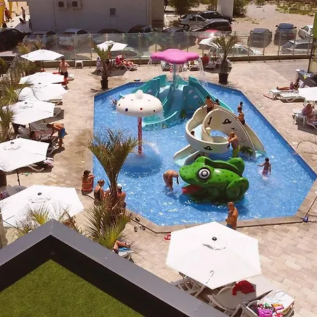 Sunshine - N Pool Resort, La Mare, 3 Нэводари